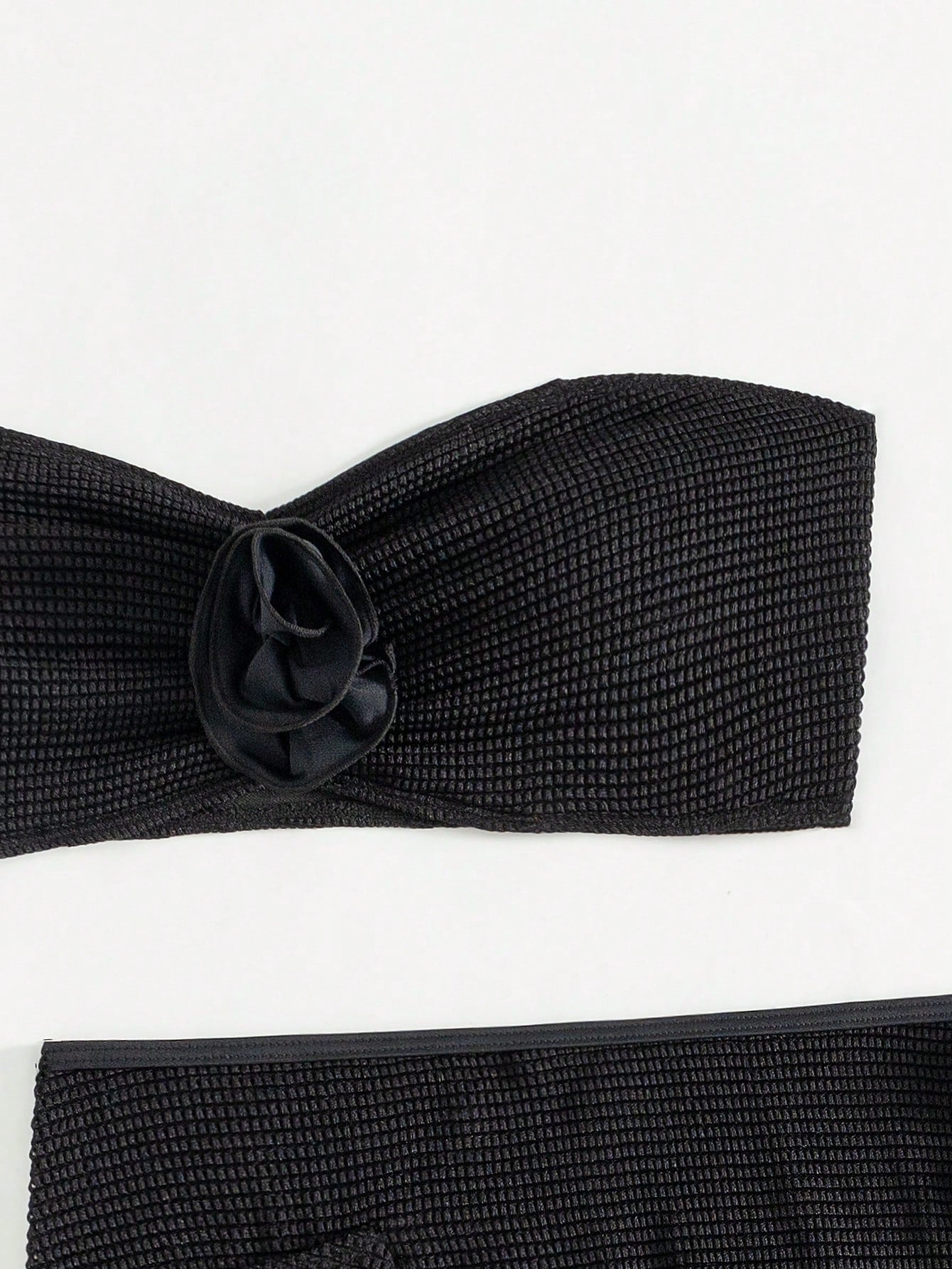 Biquíni Tomara Que Caia Com Flor 3D E Saia