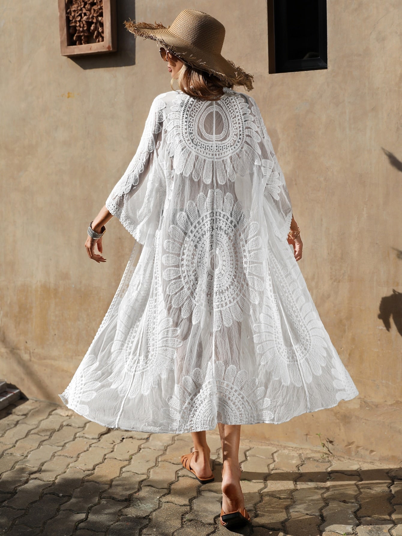 Kimono Transparente Bordado Com Cinto