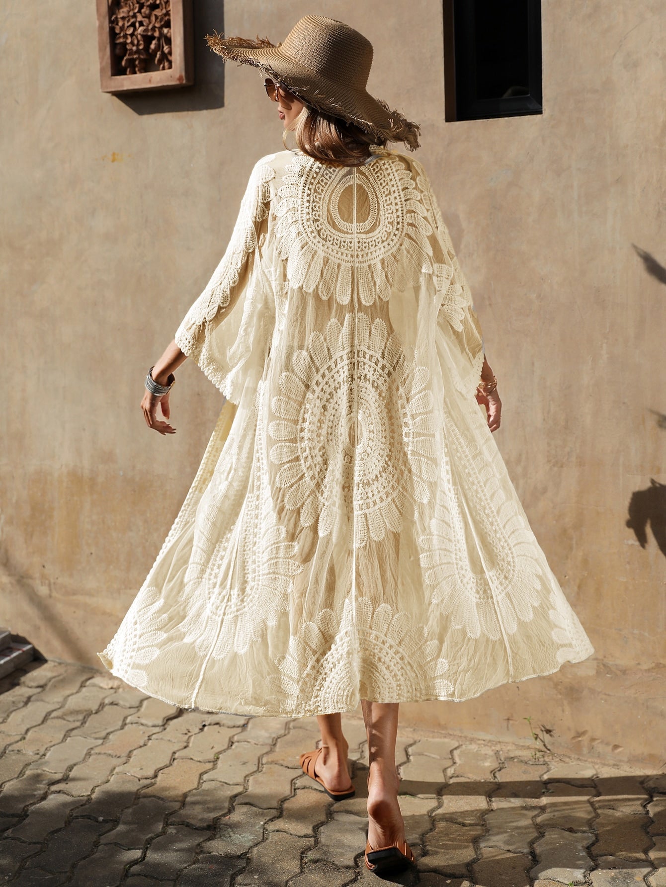 Kimono Transparente Bordado Com Cinto