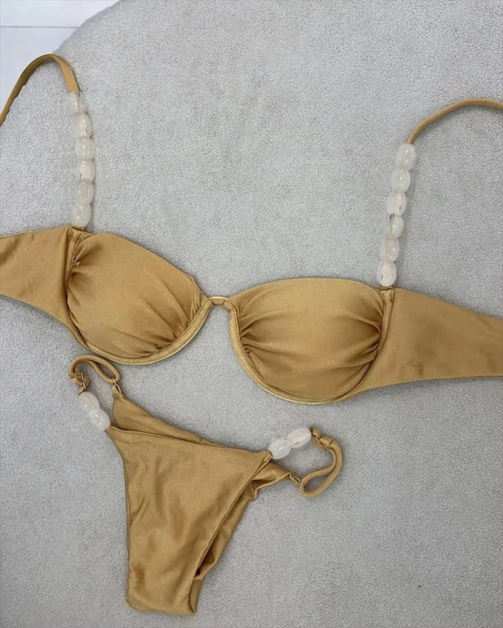 Biquíni Feminino com Estampa Dourada, Top com Aumento do Busto e Calcinha de Cintura Alta