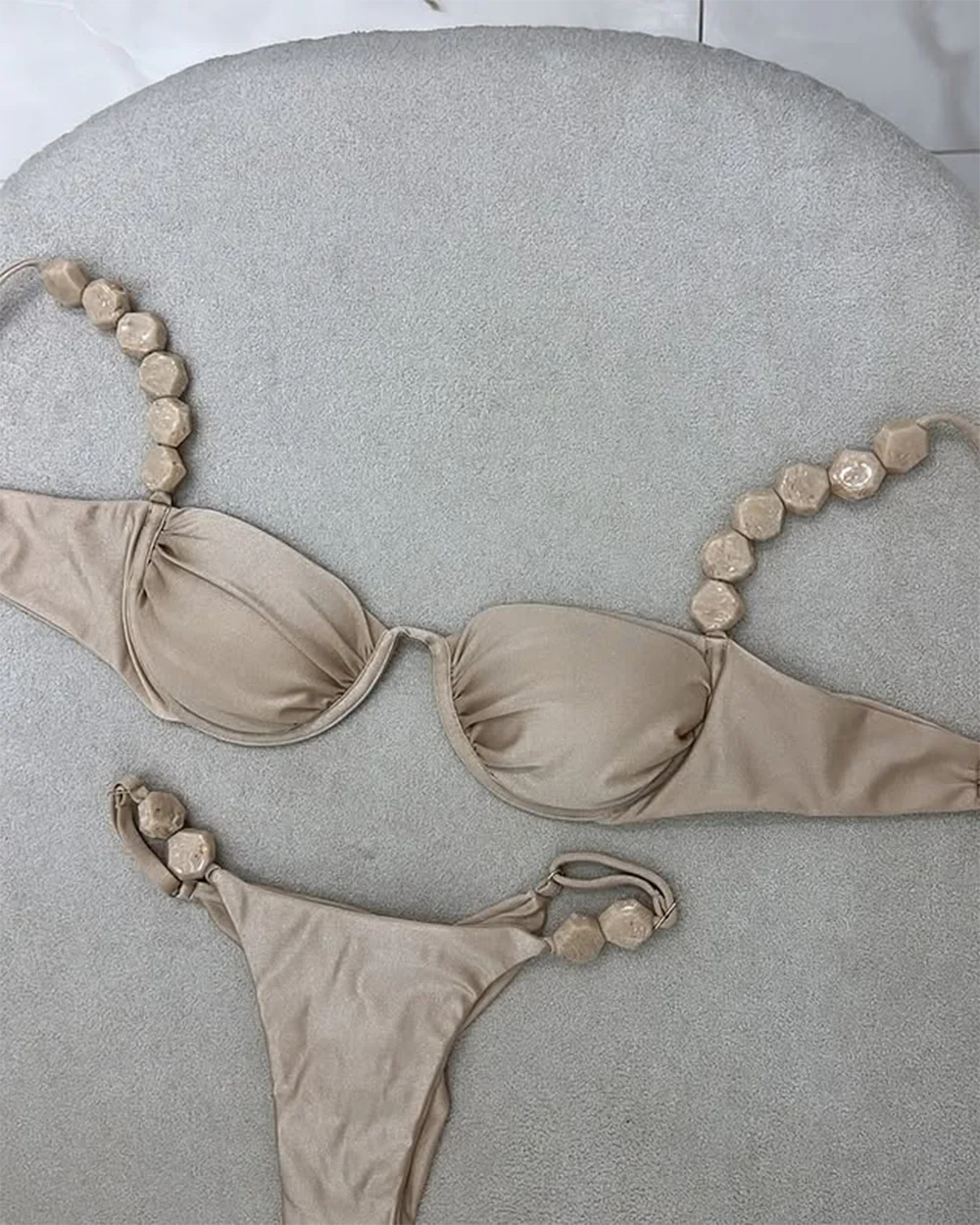 Biquíni Feminino com Estampa Dourada, Top com Aumento do Busto e Calcinha de Cintura Alta